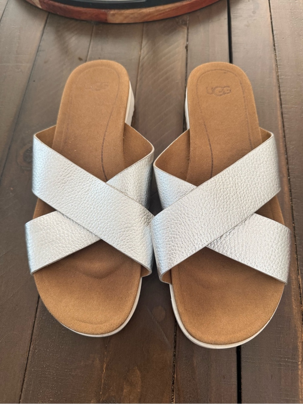 UGG Silver Crisscross Slide Sandals for Women Sz 8